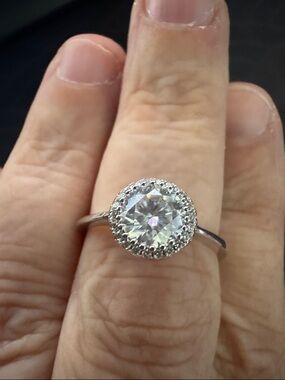 Round Brilliant MOISSANITE ring